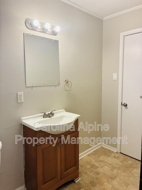 1500 Hateras Ave - Photo 6 of 18