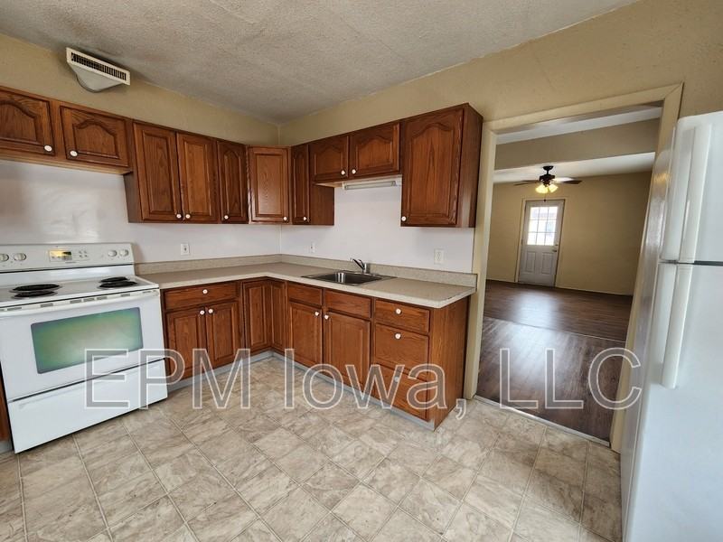 604 1/2 W Seerley Blvd - Photo 2 of 23