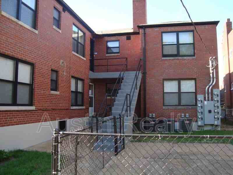 341 Des Peres Ave #C - Photo 4 of 4