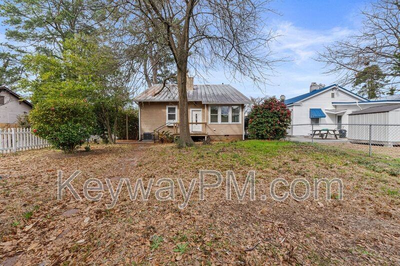 938 Merry St - Photo 3 of 32