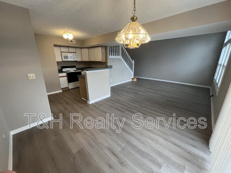 1552 Brookfield Cir - Photo 5 of 23