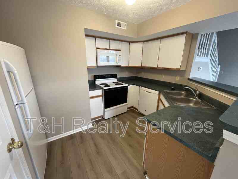 1552 Brookfield Cir - Photo 6 of 23