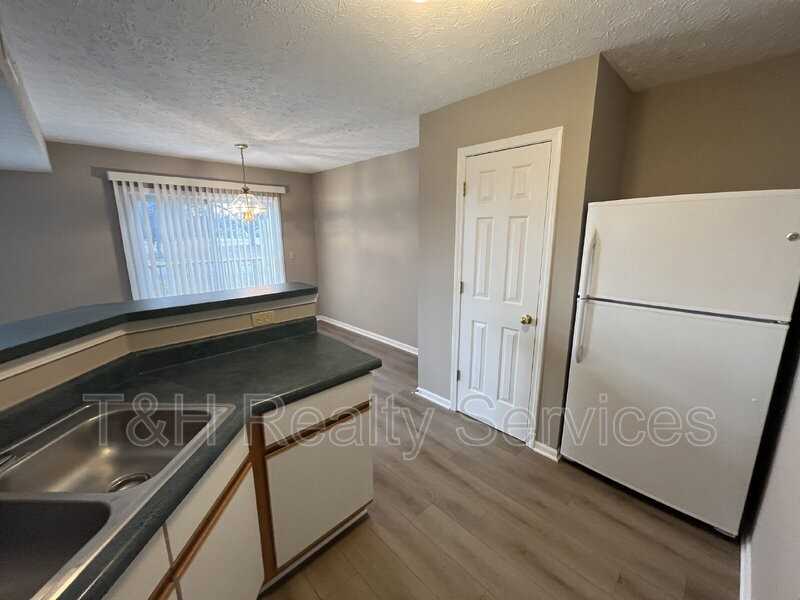 1552 Brookfield Cir - Photo 7 of 23