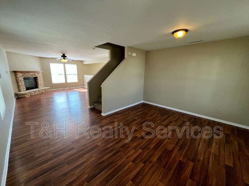 1422 Dowell St - Photo 3 of 21