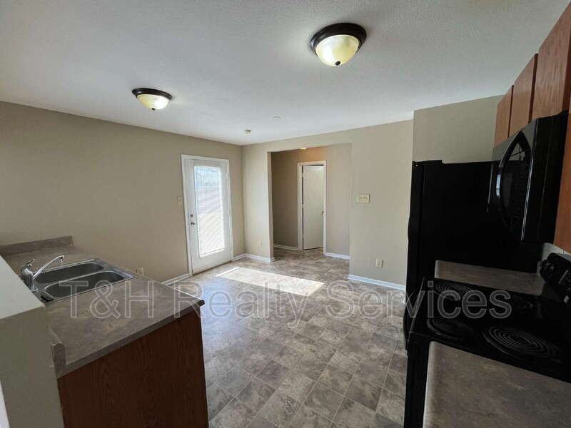 1422 Dowell St - Photo 7 of 21