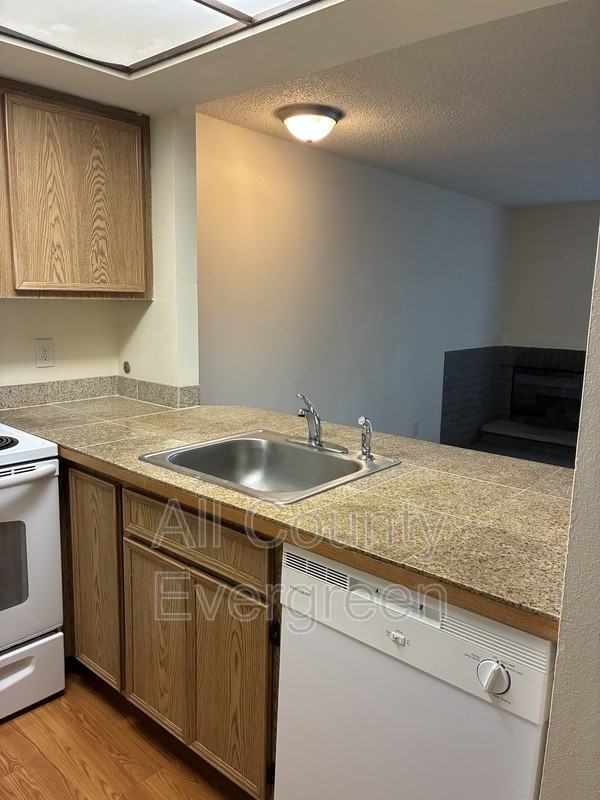 987 26th Pl Ne - Photo 6 of 16