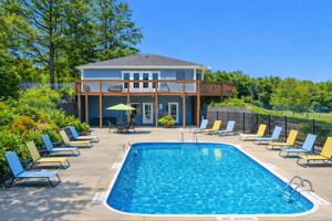 featured image of 1074 W 32nd St