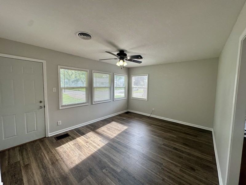 1719 Keith Dr Ne - Photo 3 of 9