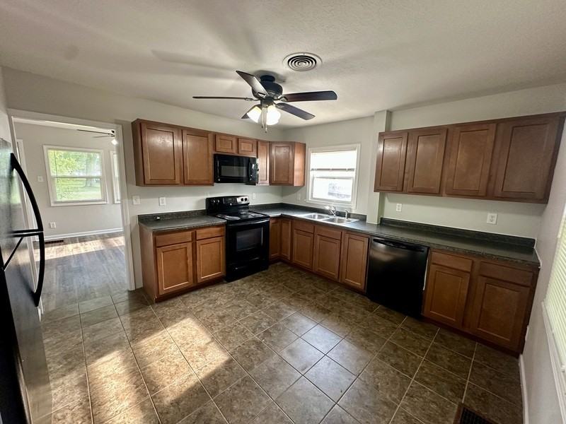 1719 Keith Dr Ne - Photo 4 of 9