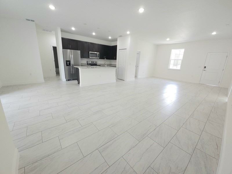 1681 W Swanson Dr - Photo 3 of 19