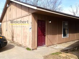 featured image of 915 E Lake St