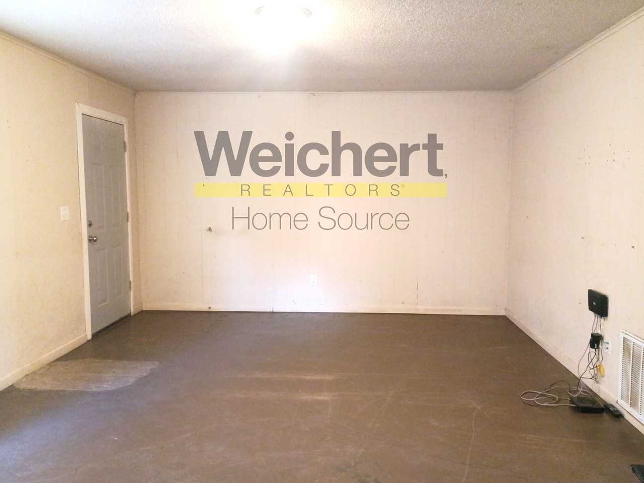 915 E Lake St - Photo 2 of 8