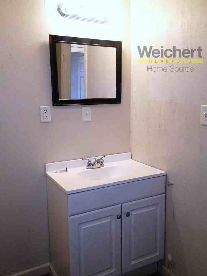 915 E Lake St - Photo 6 of 8