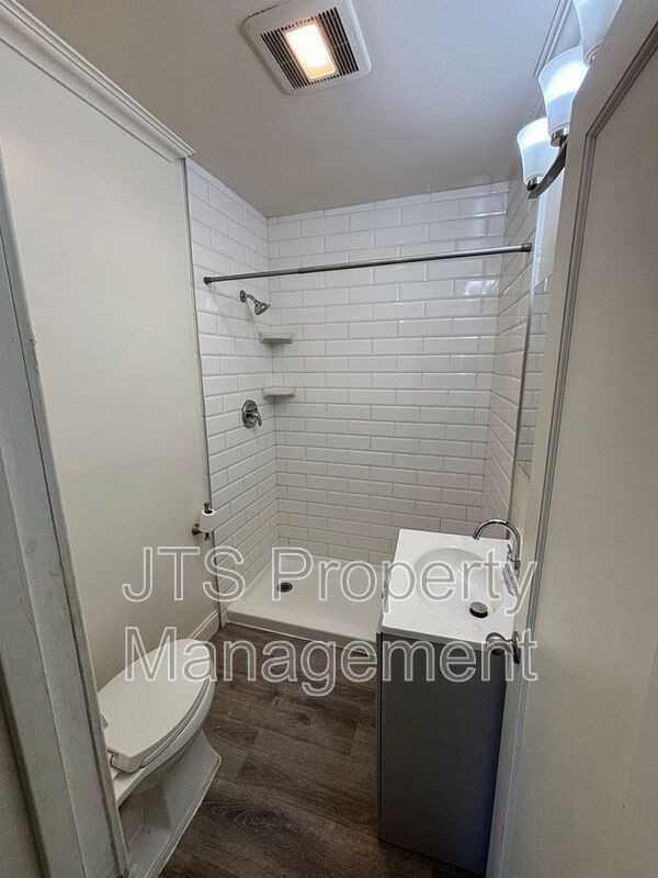 4702 65th St - Photo 3 of 5