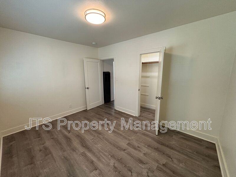 4702 65th St - Photo 4 of 5