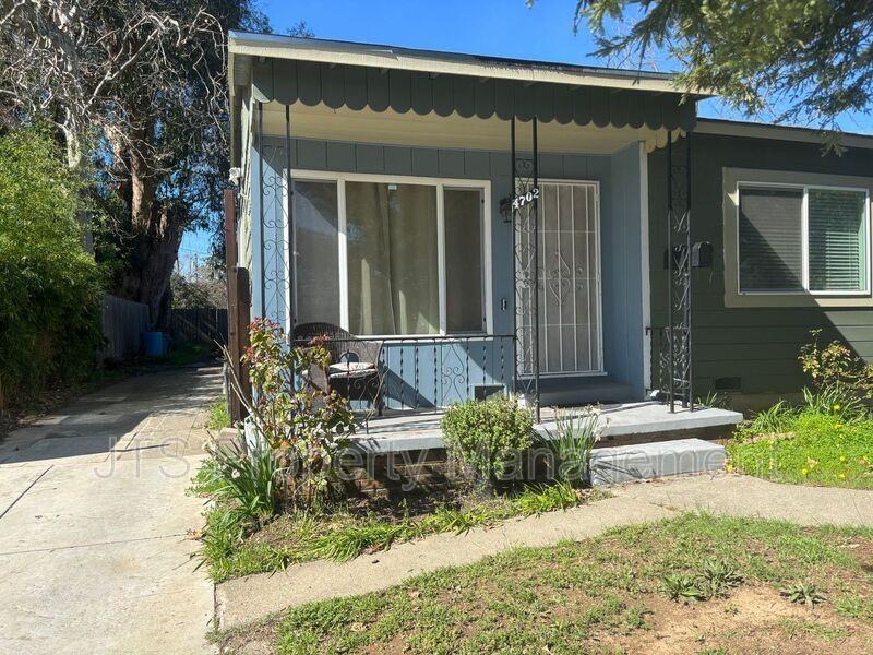 4702 65th St - Photo 5 of 5