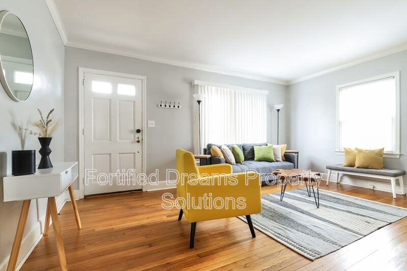 3021 Sourwood Rd - Photo 4 of 15