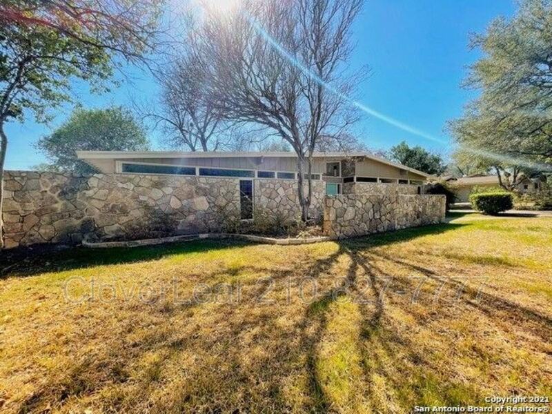 2622 Hopeton Dr - Photo 3 of 36