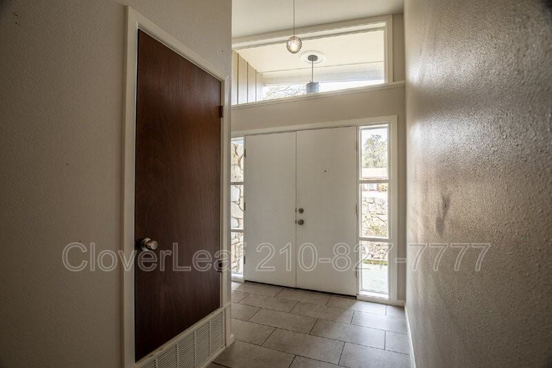 2622 Hopeton Dr - Photo 4 of 36