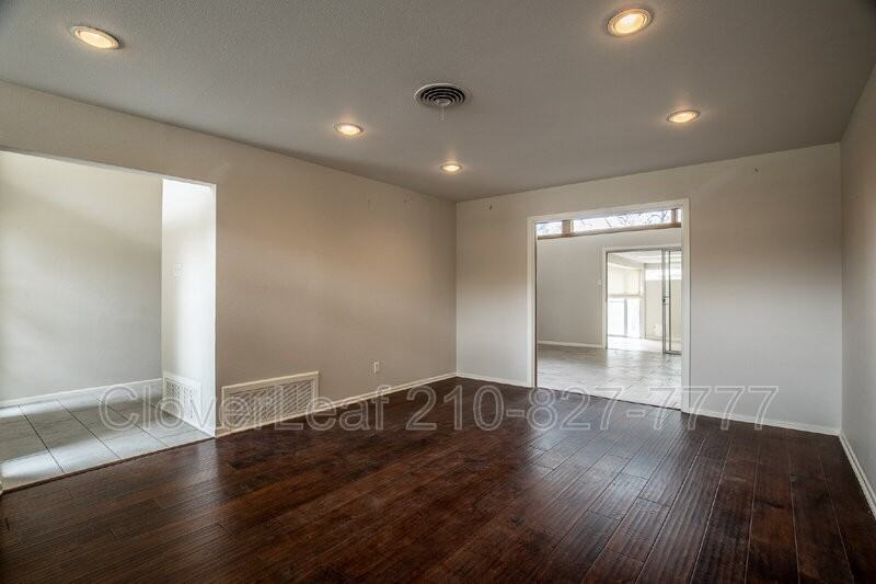 2622 Hopeton Dr - Photo 7 of 36