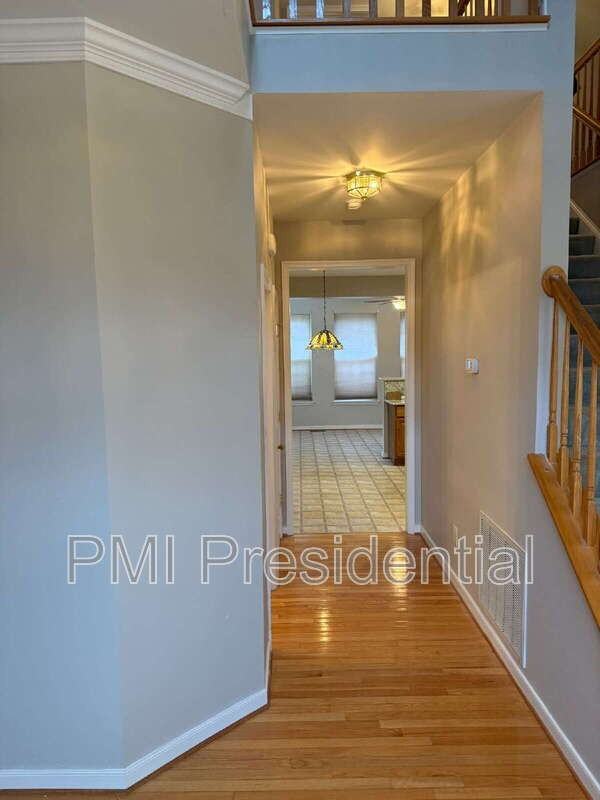 8008 Moss Gate Ct - Photo 2 of 22