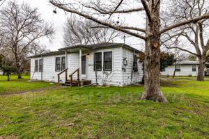 featured image of 295 N Peach Ave