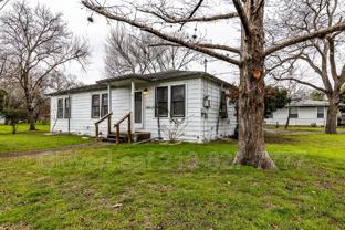 295 N Peach Ave - Photo 1 of 1