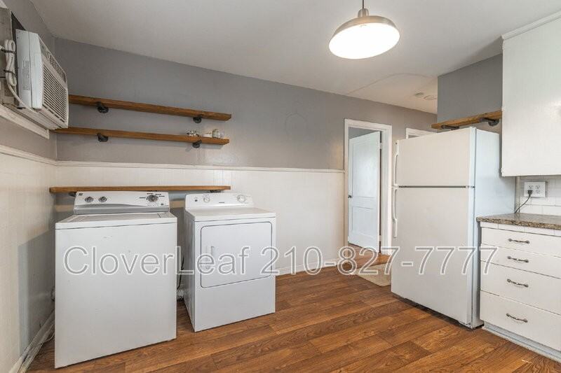 295 N Peach Ave - Photo 7 of 28