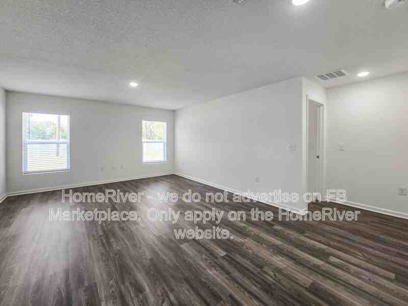 2210 Nw 23rd Rd - Photo 3 of 20