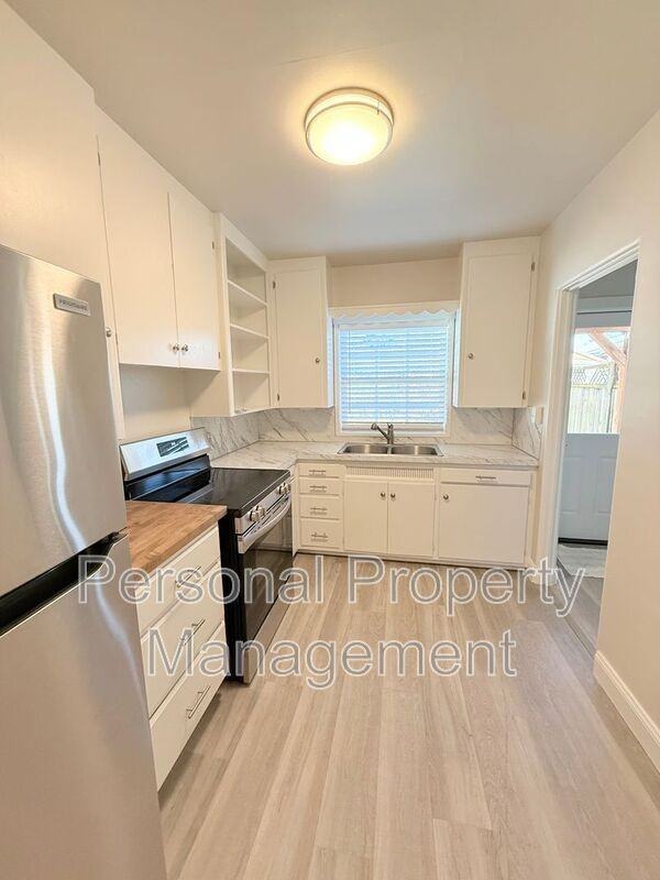 1103 W St - Photo 6 of 23