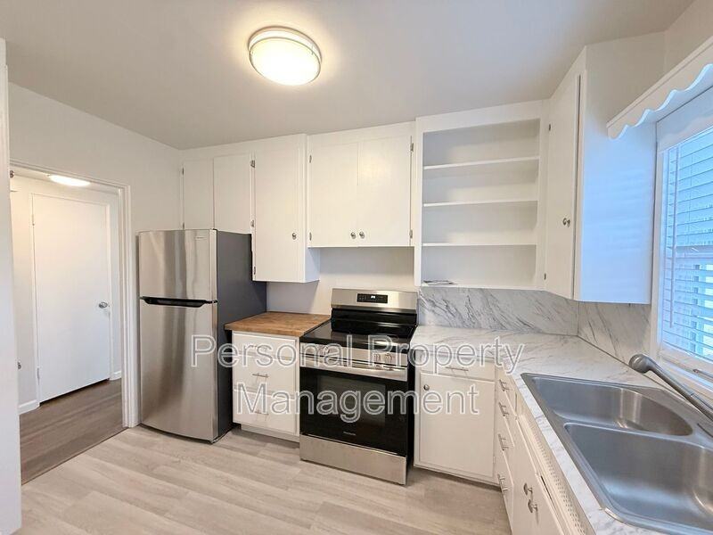 1103 W St - Photo 7 of 23