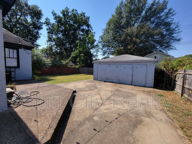 925 N Trezevant St - Photo 3 of 19