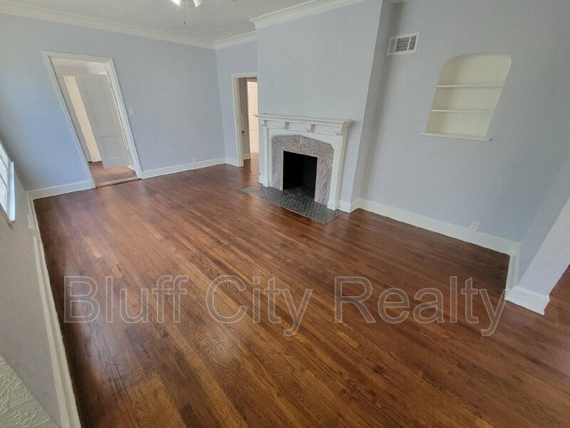 925 N Trezevant St - Photo 5 of 19