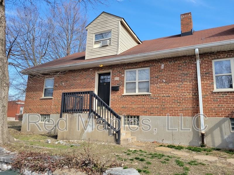 325 Iron St - Photo 2 of 10