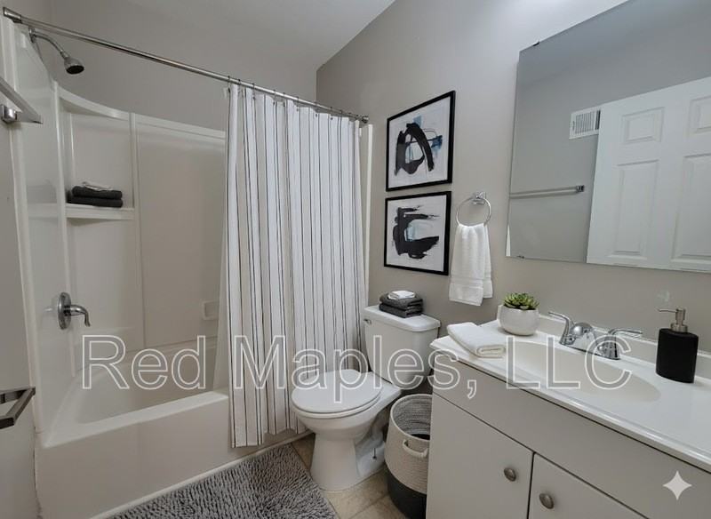 325 Iron St - Photo 4 of 10