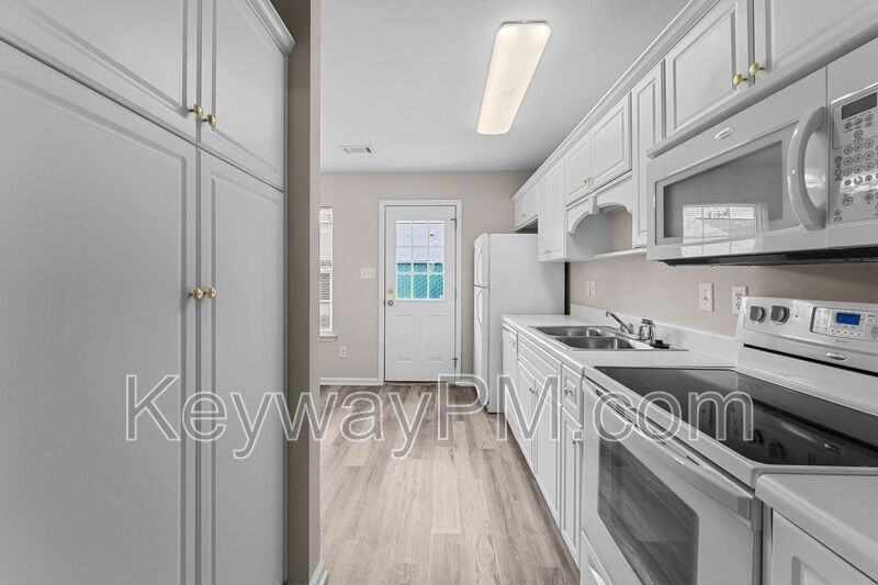 669 Brook Trl - Photo 6 of 19