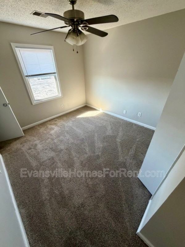 204 N Lafayette Ave - Photo 3 of 6