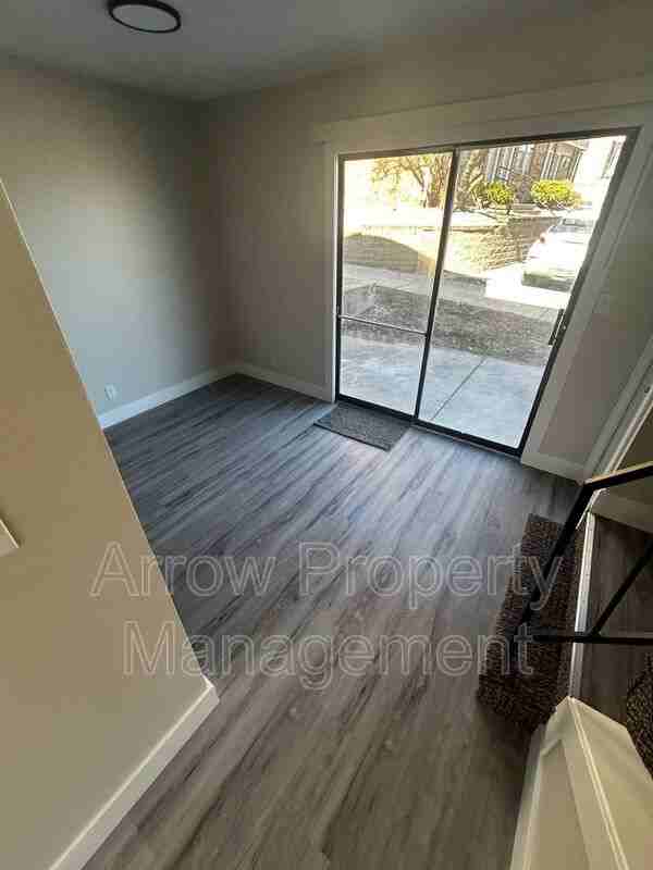 1250 S Jackson St - Photo 3 of 21