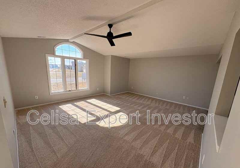 3236 Bluefield Pl - Photo 2 of 10