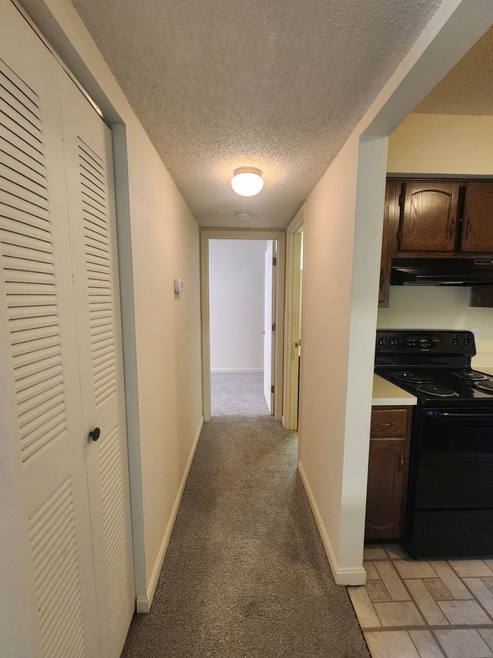 Lakewood Flats and Townhomes - Photo 6 of 19