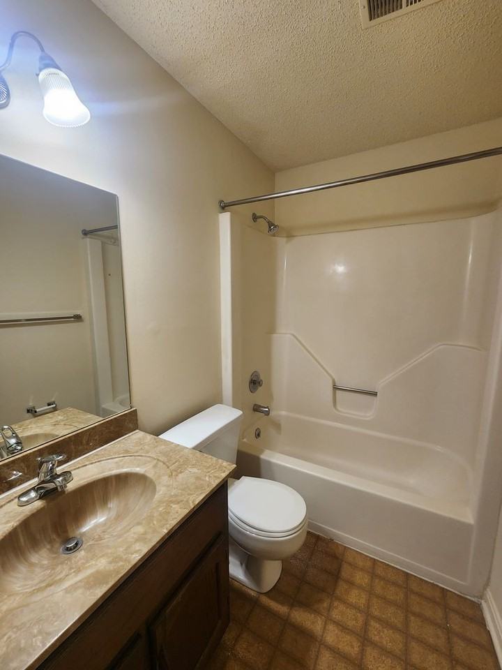 Lakewood Flats and Townhomes - Photo 7 of 19