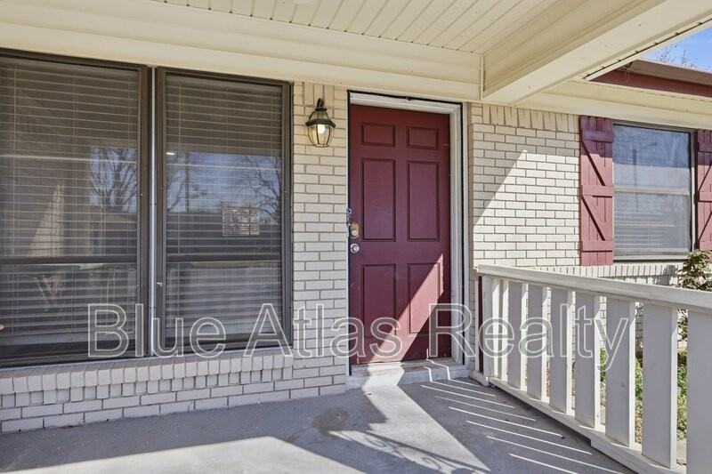 242 W Cober Dr - Photo 2 of 17