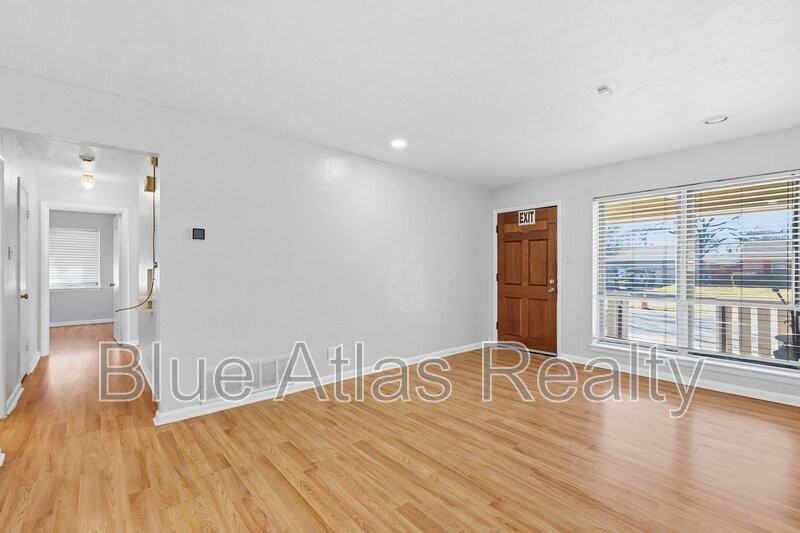 242 W Cober Dr - Photo 3 of 17