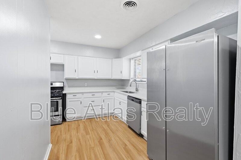 242 W Cober Dr - Photo 5 of 17