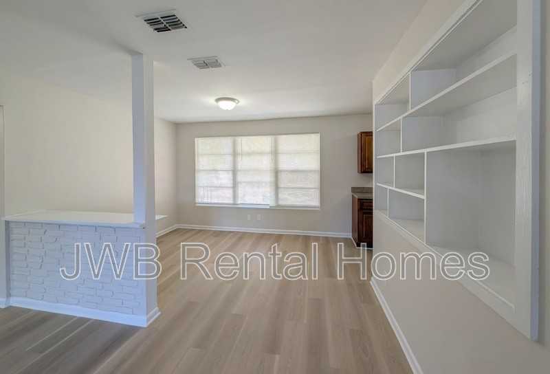 4721 Rochdale Rd - Photo 5 of 16