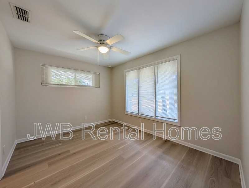 4721 Rochdale Rd - Photo 7 of 16