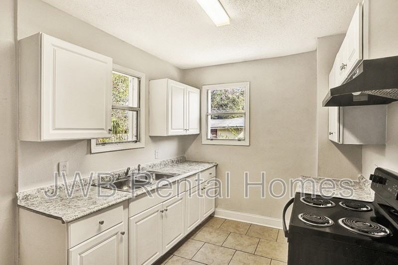 1171 W 12th St - Photo 2 of 17