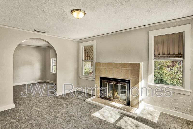 1171 W 12th St - Photo 4 of 17