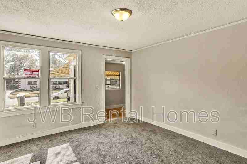 1171 W 12th St - Photo 6 of 17