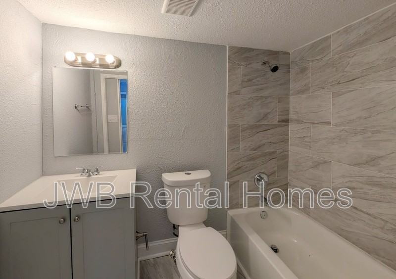 2002 W 15th St - Photo 6 of 14